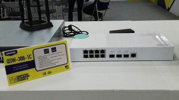 新製品 ― 10GbEアップリンクスイッチ